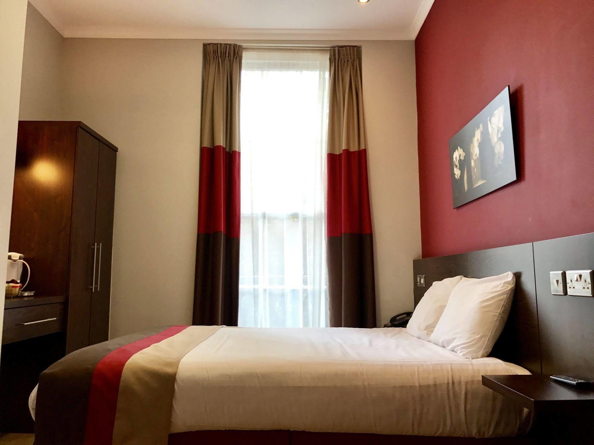 Отель Royal Cambridge Лондон